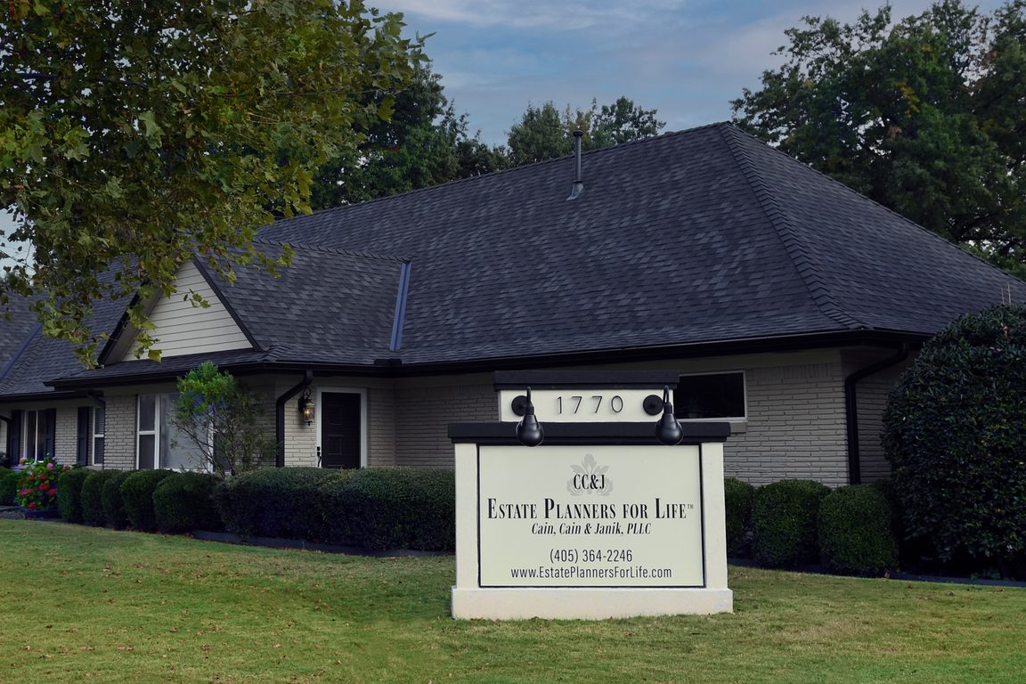 Meeting a Living Trust Attorney: What to Expect and What to Bring